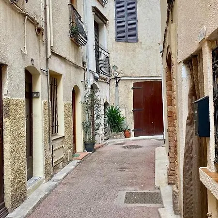 Vieil Apartment