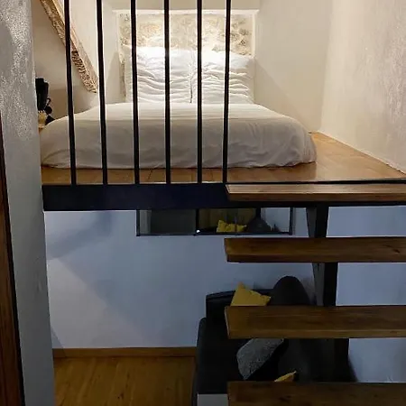 Vieil Apartment